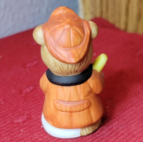 Vtg Mini HOMCO Professional Porcelain Bear Figurine Series #8820 The Fireman - Picture 4 of 5